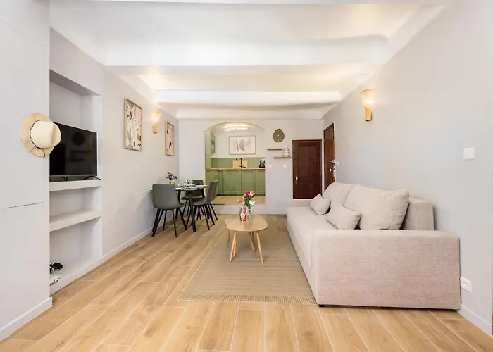 Апартаменти Vieux Chateau Ii - Agreable 2 Pieces - Vue - Vieille