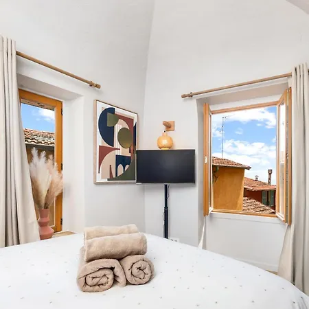 Vieux Chateau Ii - 2 Pièces - Vue - Vieille