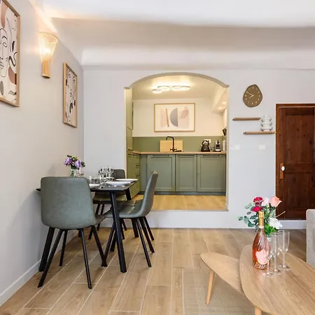 Vieux Chateau Ii - Agreable 2 Pieces - Vue - Vieille Appartement