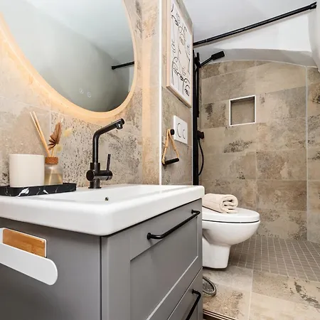 Vieux Chateau Ii - Agreable 2 Pieces - Vue - Vieille