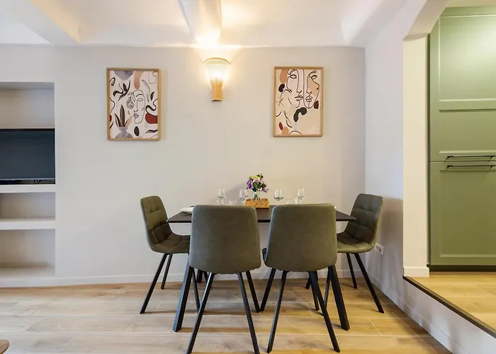 Vieux Chateau Ii - 2 Pièces - Vue - Vieille