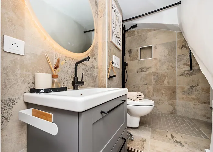 Vieux Chateau Ii - 2 Pièces - Vue - Vieille